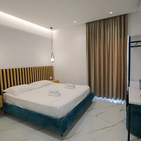 Golden Oak Hotel