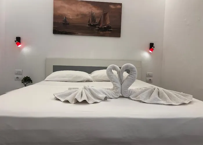 Golden Oak Hotel