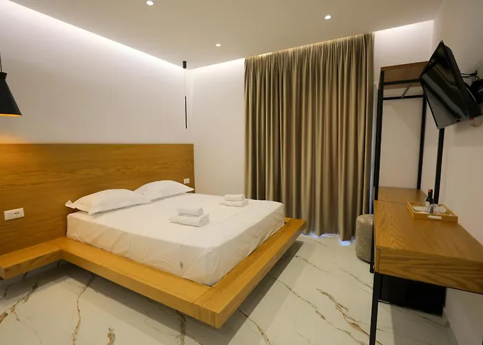 Golden Oak 3*