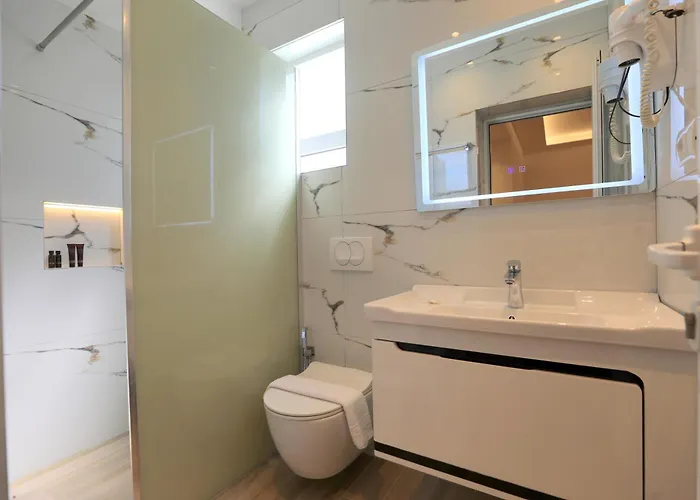 Golden Oak 3* Ksamil