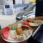 Golden Oak Hotel 3*