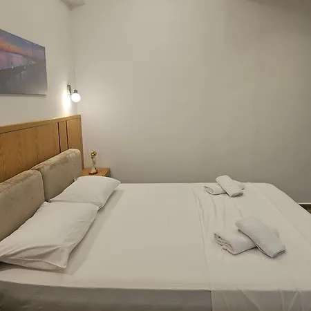 Golden Oak Hotel