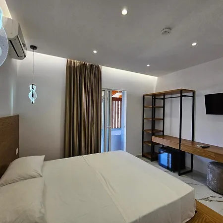 Golden Oak Hotel