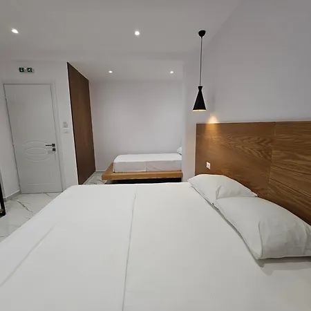 Golden Oak Hotel