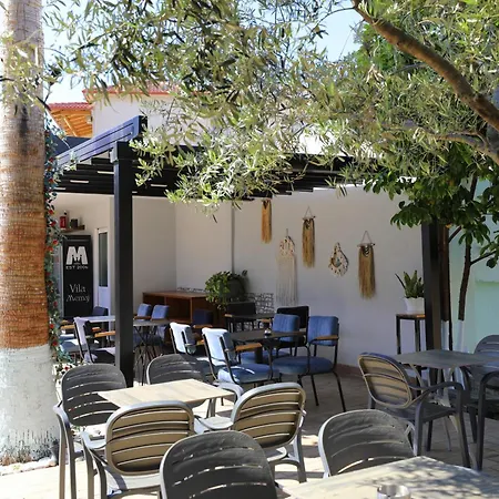 Golden Oak Hotel 3*