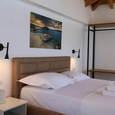 Golden Oak 3*