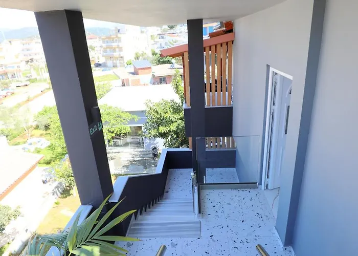 Golden Oak Hotel Ksamil