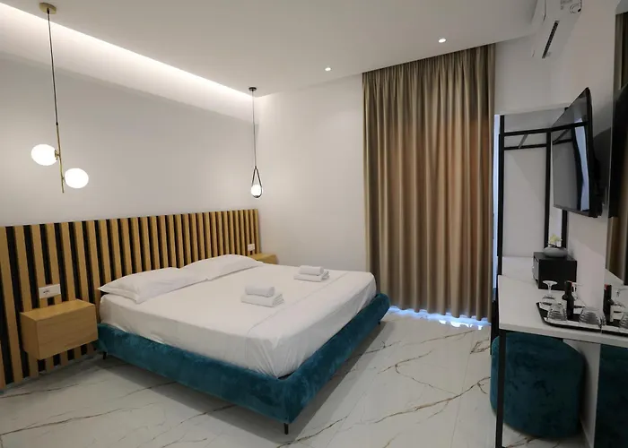 Golden Oak Hotel